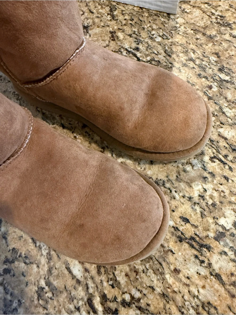 UGG Australia Classic Short Suede Sheepskin  leather Boots Tan Cedar  women’s 8